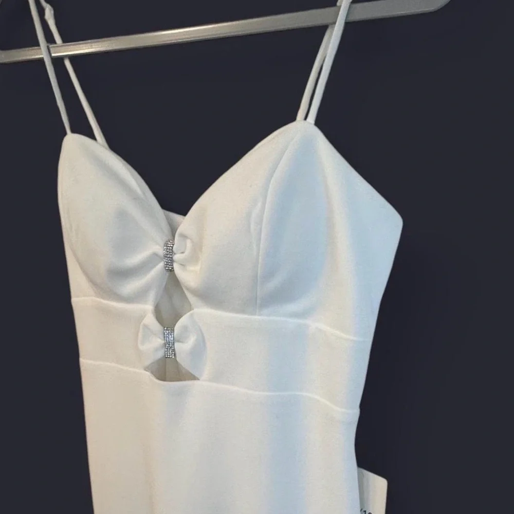 NWT Elegant White Strappy Dress - Picture 2 of 9